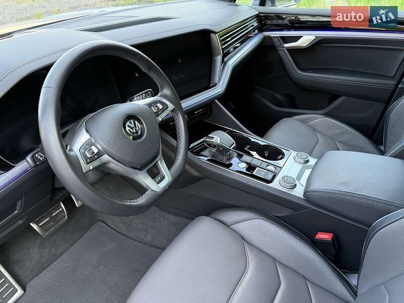 Позашляховик / Кросовер Volkswagen Touareg 2020 в Гнівані