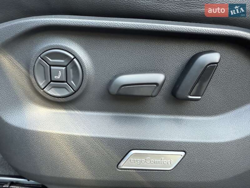 Позашляховик / Кросовер Volkswagen Touareg 2020 в Гнівані