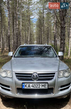 Внедорожник / Кроссовер Volkswagen Touareg 2010 в Саврани