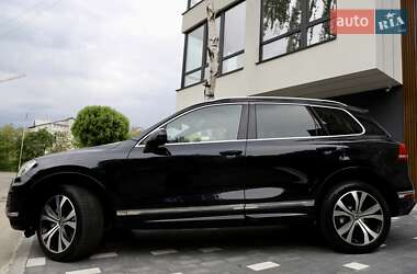 Внедорожник / Кроссовер Volkswagen Touareg 2016 в 