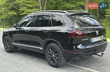 Внедорожник / Кроссовер Volkswagen Touareg 2012 в 