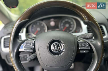 Внедорожник / Кроссовер Volkswagen Touareg 2012 в 