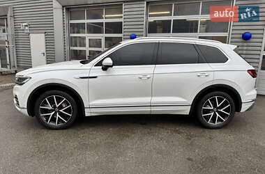 Позашляховик / Кросовер Volkswagen Touareg 2021 в 