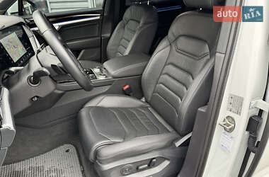 Позашляховик / Кросовер Volkswagen Touareg 2021 в 