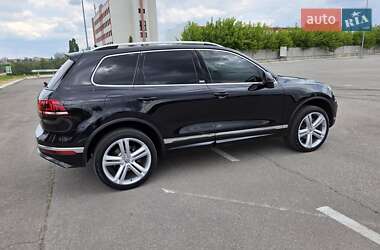 Внедорожник / Кроссовер Volkswagen Touareg 2017 в 