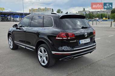 Внедорожник / Кроссовер Volkswagen Touareg 2017 в 