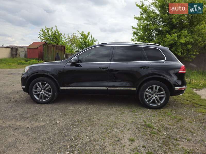 Внедорожник / Кроссовер Volkswagen Touareg 2015 в Луцке
