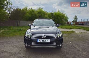 Внедорожник / Кроссовер Volkswagen Touareg 2015 в Луцке