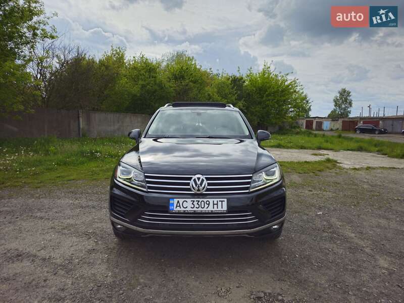 Внедорожник / Кроссовер Volkswagen Touareg 2015 в Луцке