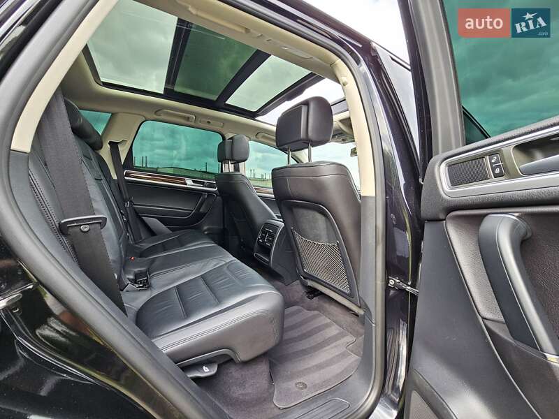 Внедорожник / Кроссовер Volkswagen Touareg 2015 в Луцке