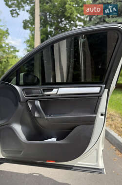 Внедорожник / Кроссовер Volkswagen Touareg 2010 в 