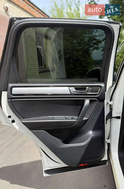 Внедорожник / Кроссовер Volkswagen Touareg 2010 в 
