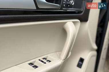 Позашляховик / Кросовер Volkswagen Touareg 2012 в 