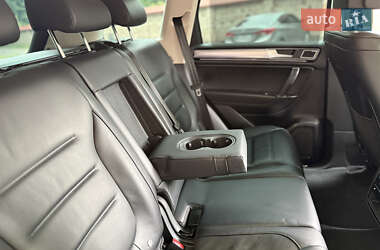 Внедорожник / Кроссовер Volkswagen Touareg 2017 в 