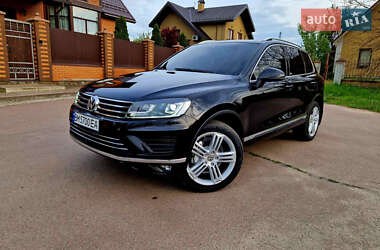 Позашляховик / Кросовер Volkswagen Touareg 2016 в Шостці