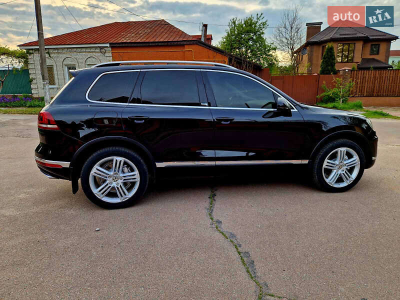 Внедорожник / Кроссовер Volkswagen Touareg 2016 в Шостке