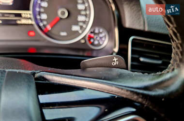 Позашляховик / Кросовер Volkswagen Touareg 2016 в 