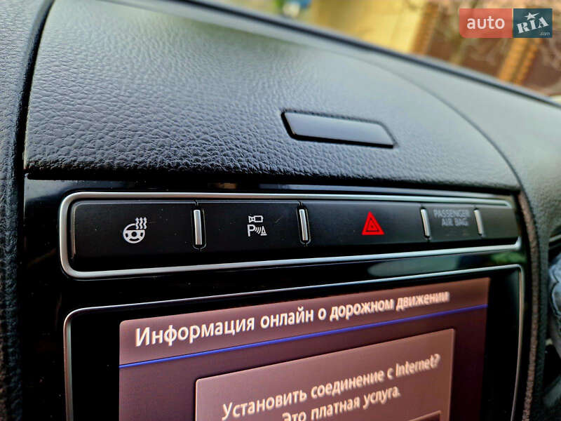 Внедорожник / Кроссовер Volkswagen Touareg 2016 в Шостке