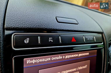 Позашляховик / Кросовер Volkswagen Touareg 2016 в 