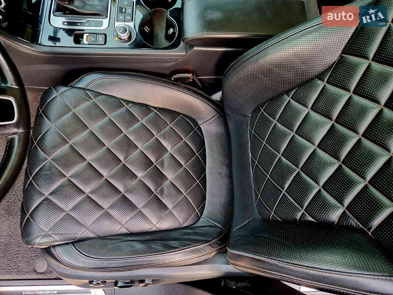 Внедорожник / Кроссовер Volkswagen Touareg 2016 в Шостке