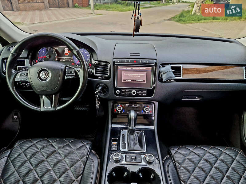 Внедорожник / Кроссовер Volkswagen Touareg 2016 в Шостке