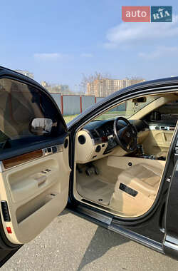Позашляховик / Кросовер Volkswagen Touareg 2004 в 