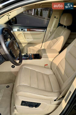 Позашляховик / Кросовер Volkswagen Touareg 2004 в 