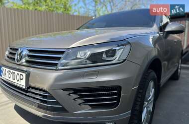 Позашляховик / Кросовер Volkswagen Touareg 2015 в Києві