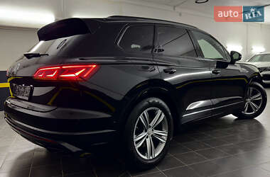 Внедорожник / Кроссовер Volkswagen Touareg 2019 в 