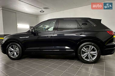 Внедорожник / Кроссовер Volkswagen Touareg 2019 в 