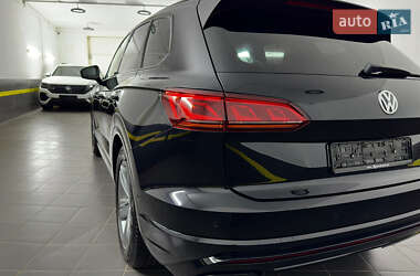 Внедорожник / Кроссовер Volkswagen Touareg 2019 в 