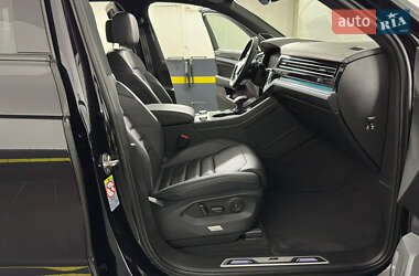 Внедорожник / Кроссовер Volkswagen Touareg 2019 в 