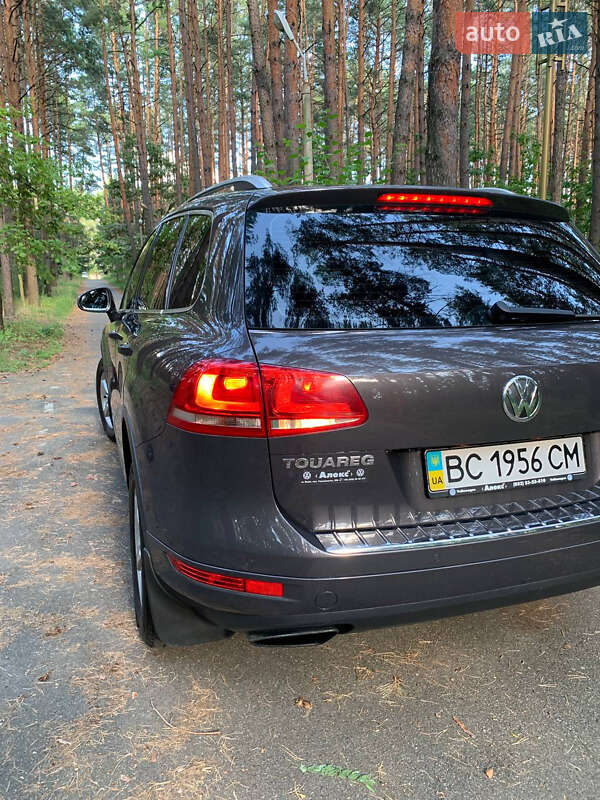 Внедорожник / Кроссовер Volkswagen Touareg 2011 в Львове