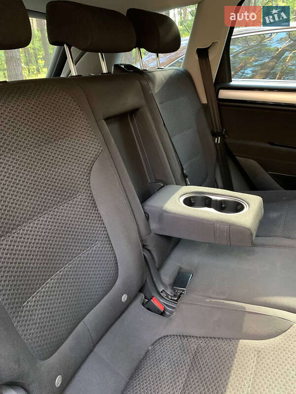 Внедорожник / Кроссовер Volkswagen Touareg 2011 в Львове