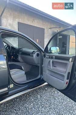 Позашляховик / Кросовер Volkswagen Touareg 2003 в 