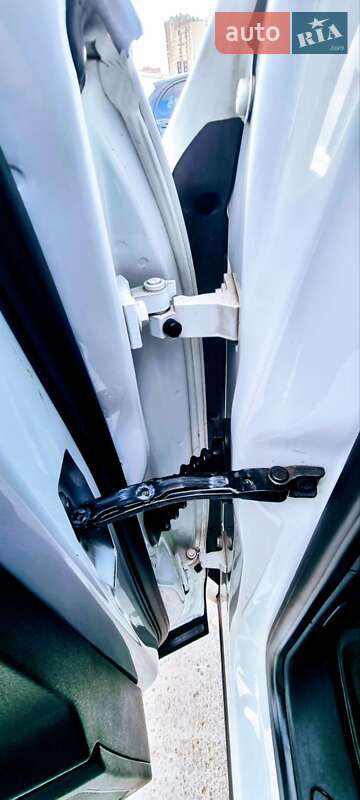 Внедорожник / Кроссовер Volkswagen Touareg 2013 в Киеве фото 15 Внедорожник / Кроссовер Volkswagen Touareg 2013 в Киеве