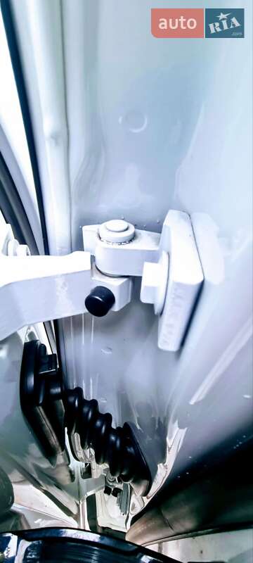 Внедорожник / Кроссовер Volkswagen Touareg 2013 в Киеве фото 24 Внедорожник / Кроссовер Volkswagen Touareg 2013 в Киеве