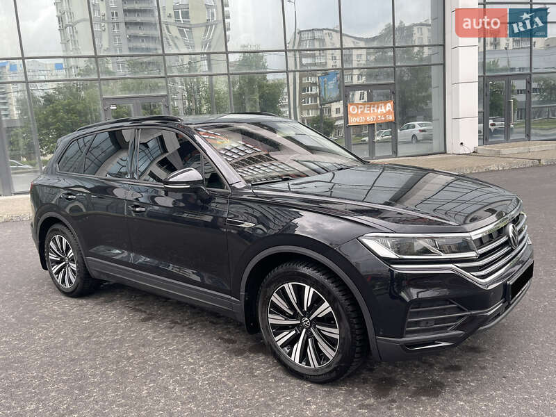 Позашляховик / Кросовер Volkswagen Touareg 2021 в Харкові