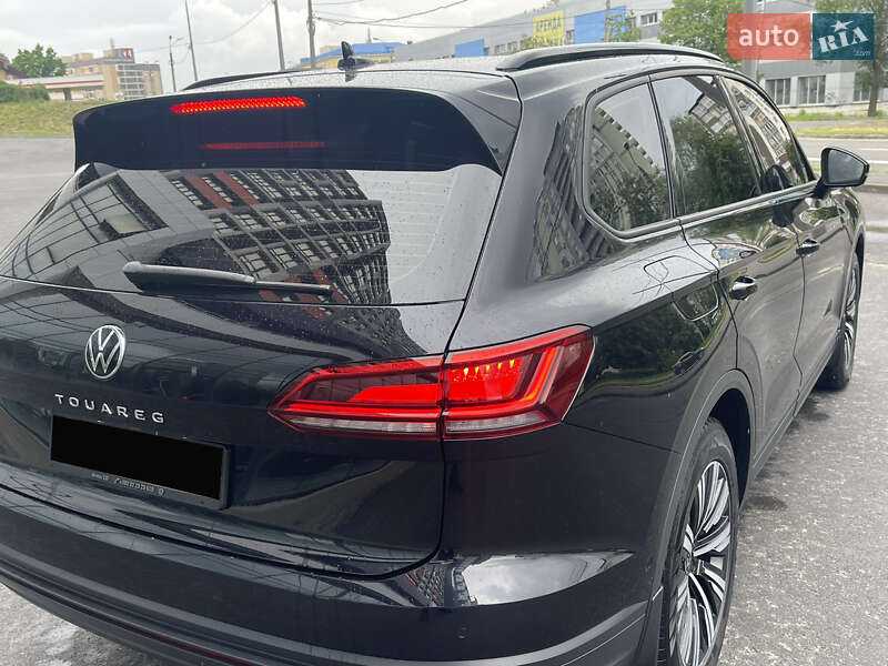 Позашляховик / Кросовер Volkswagen Touareg 2021 в Харкові