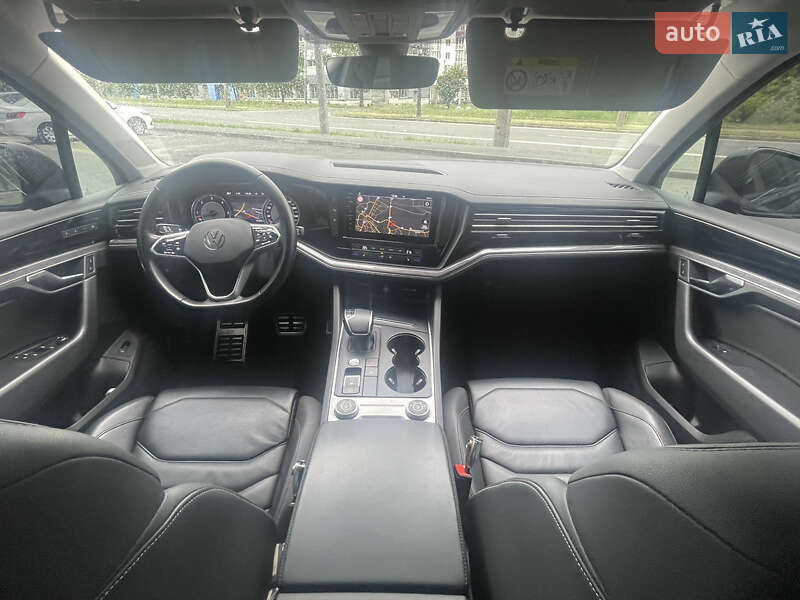 Позашляховик / Кросовер Volkswagen Touareg 2021 в Харкові