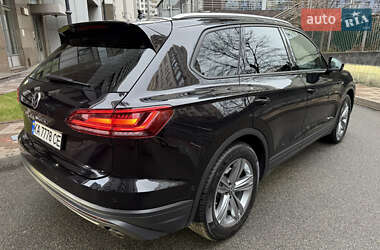 Позашляховик / Кросовер Volkswagen Touareg 2021 в 