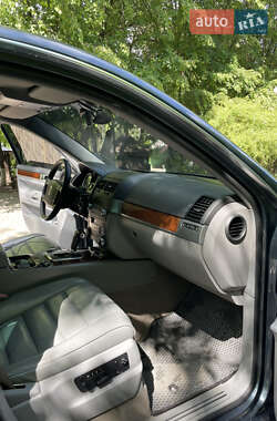 Внедорожник / Кроссовер Volkswagen Touareg 2004 в 