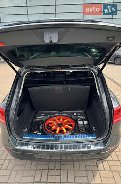 Внедорожник / Кроссовер Volkswagen Touareg 2013 в 