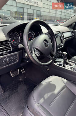 Внедорожник / Кроссовер Volkswagen Touareg 2013 в 