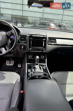 Внедорожник / Кроссовер Volkswagen Touareg 2013 в 