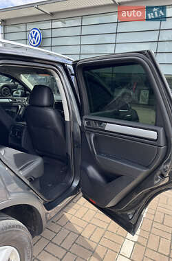 Внедорожник / Кроссовер Volkswagen Touareg 2013 в 