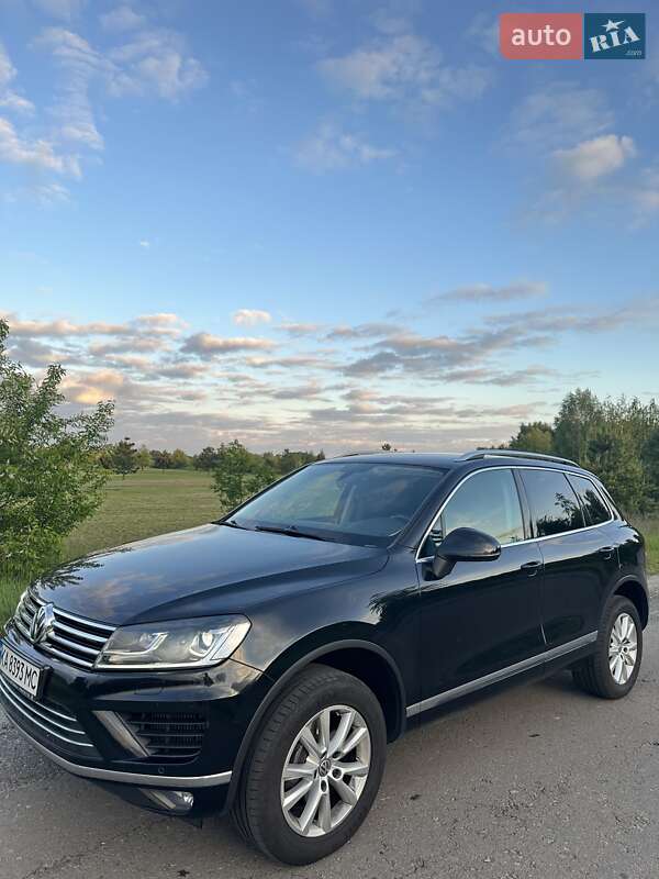 Позашляховик / Кросовер Volkswagen Touareg 2017 в Києві