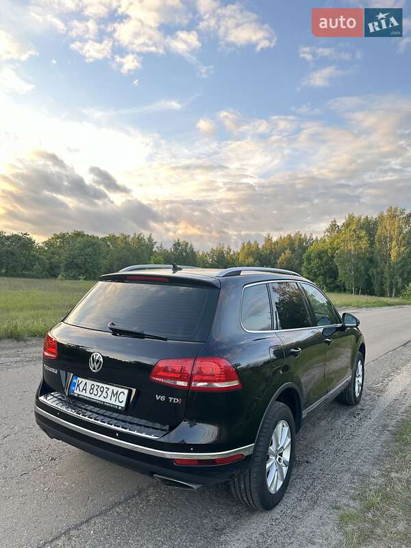 Позашляховик / Кросовер Volkswagen Touareg 2017 в Києві