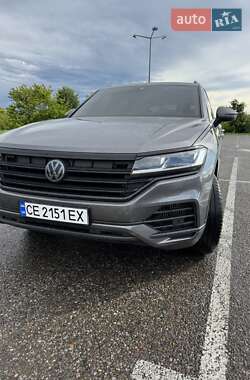 Позашляховик / Кросовер Volkswagen Touareg 2018 в Чернівцях