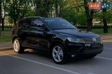 Внедорожник / Кроссовер Volkswagen Touareg 2015 в 